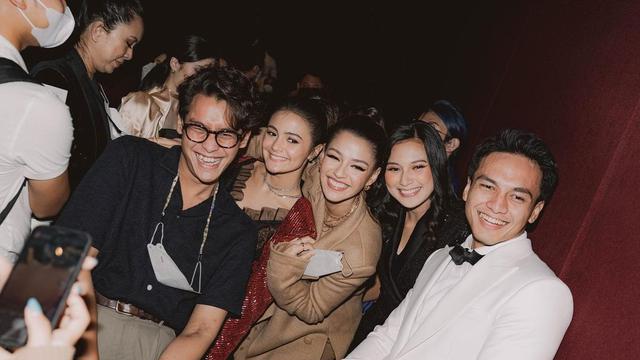 6 Potret Ardhito Pramono Hadiri Gala Premiere Film Sebelum Ditangkap, Wajah Bahagia