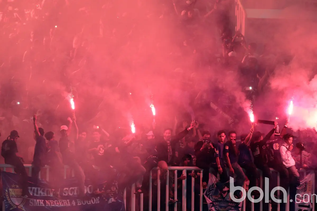 Flare di final Piala Presiden 2017