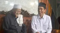 KH Abdul Aziz Mansyur bersama Presiden Joko Widodo (sumber: @Muhaiminlskandr)