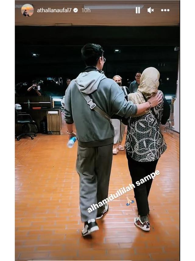 6 Potret Venna Melinda Pulang ke Jakarta, Memar di Mata dan Wajah Sendu Disorot