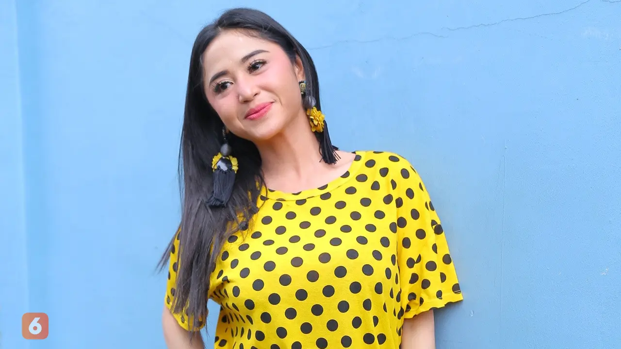 [Bintang] Dewi Perssik