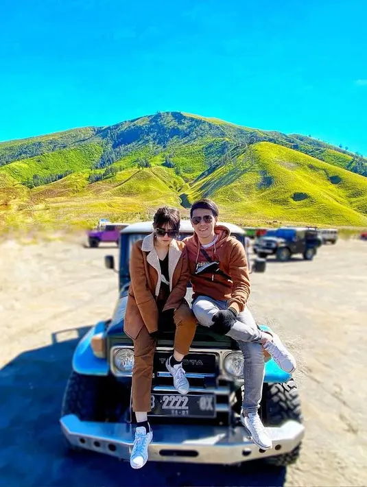 Via Vallen dan Chevra Yolandi (Instagram/viavallen)