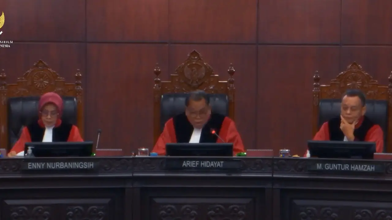 Hakim Konstitusi mendengar gugatan terhadap UU tentang Peradilan Militer ke MK.