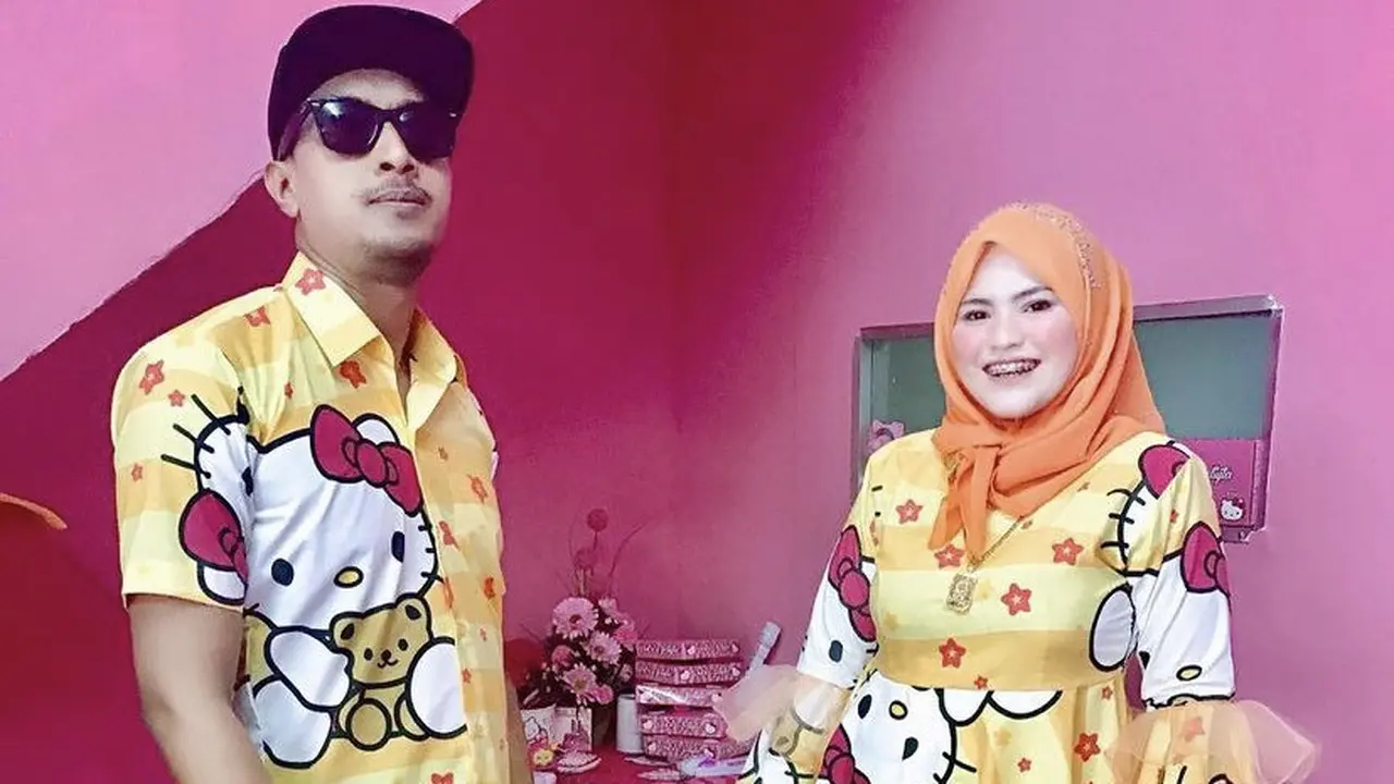 Potret Keluarga Kompak Kenakan Baju Hello Kitty Bahkan Saat Lebaran