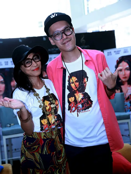 Endah N Rhesa pun mengaku tak menemukan kesulitan yang berarti ketika mereka mencoba menggabungkan nuansa lagu dengan cerita film bergenre drama ini. (Wimbarsana/Bintang.com)