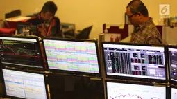Pergerakan saham terlihat di sebuah monitor, Jakarta, Jumat (29/12). Angka tersebut naik signifikan apabila dibandingkan tahun 2016 yang hanya mencatat penutupan perdagangan pada level 5.296,711 poin. (Liputan6.com/Angga Yuniar)