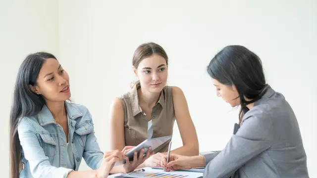 Jam Kerja Berkurang, Karyawan Lebih Bahagia? (Blue Planet Studio/Shutterstock)