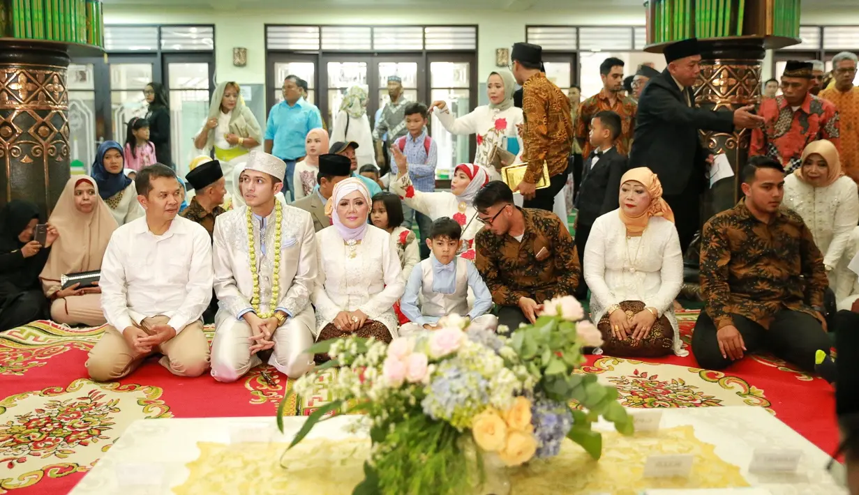 "Mahar yang bisa aku manfaatin buat aku sama Rifky. Jadi aku mau yang simple, yang tetap berkah buat aku, bernilai buat kami dan pahalanya buat berdua. Toh habis ini jalaninnya bareng-bareng,” tambahnya. (Adrian Putra/Bintang.com)