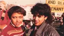 File foto November 1982 yang dirilis ke AFP pada 16 November 2020, menunjukkan Kamala Harris semasa muda (kanan) bersama Gwen Whitfield pada protes anti-apartheid saat tahun pertamanya di Howard University di Washington, DC. (Handout/Courtesy of Kamala Harris/AFP)