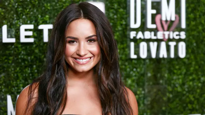 [Bintang] Demi Lovato Sapa Haters Lewat Lagu Sorry Not Sorry