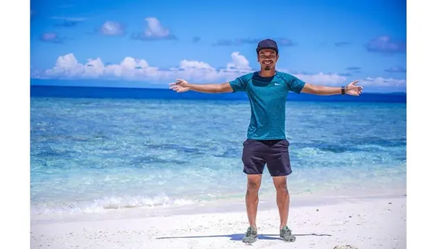 5 Gaya Liburan Gelandang Persebaya Muhammad Hidayat di Pantai, Santai dan Seru