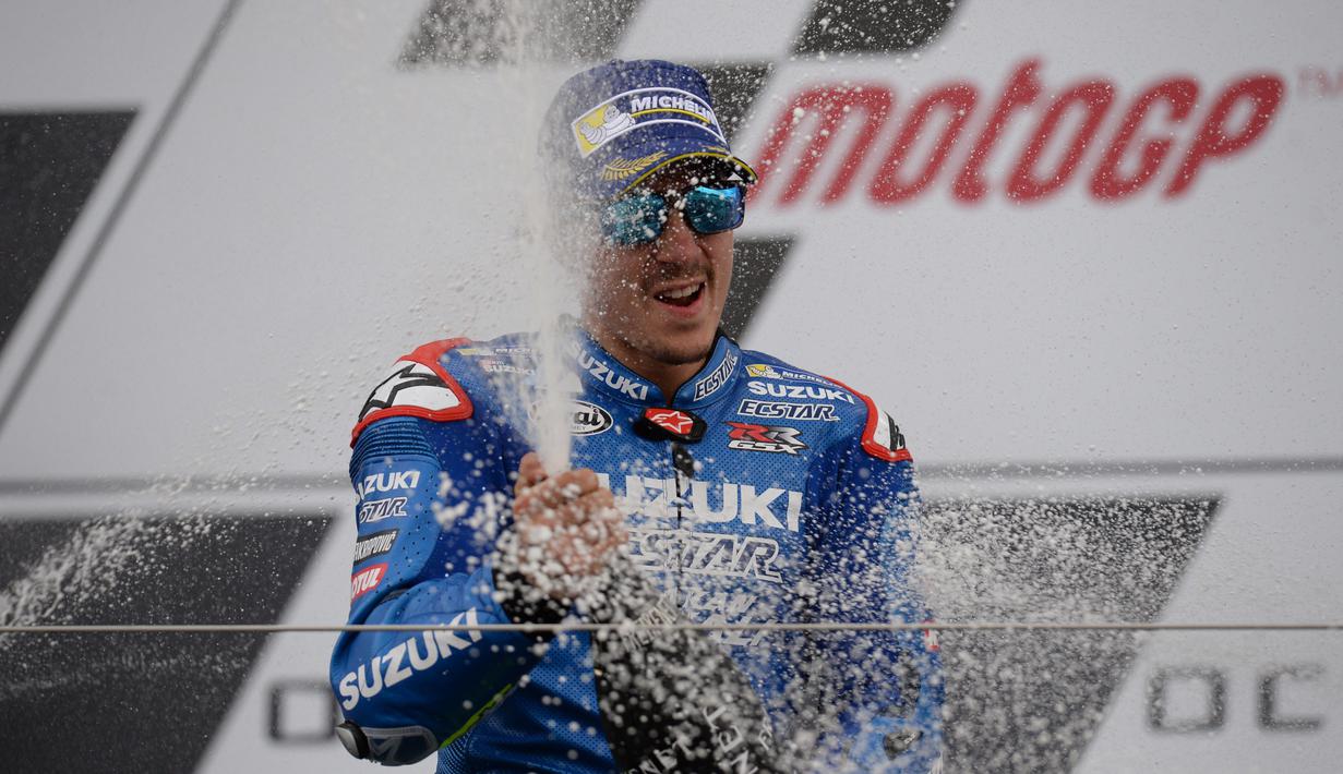 Pebalap Suzuki, Maverick Vinales (25), menjuarai balapan MotoGP Inggris yang digelar di Sirkuit Silverstone, Inggris, Minggu (4/9/2016). (AFP/Oli Scarff)