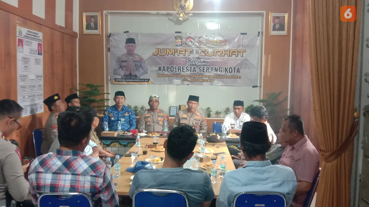 Kapolresta serta Wakapolresta Serkot Menerima Curhatan Warga. (Jumat, 17/02/2023). (Yandhi Deslatama/Liputan6.com).