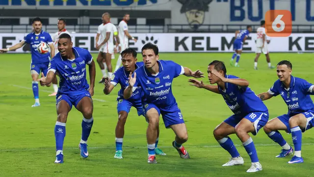 Foto: Jinakkan Malut United, Persib Bandung Kukuh di Puncak Klasemen BRI Super League