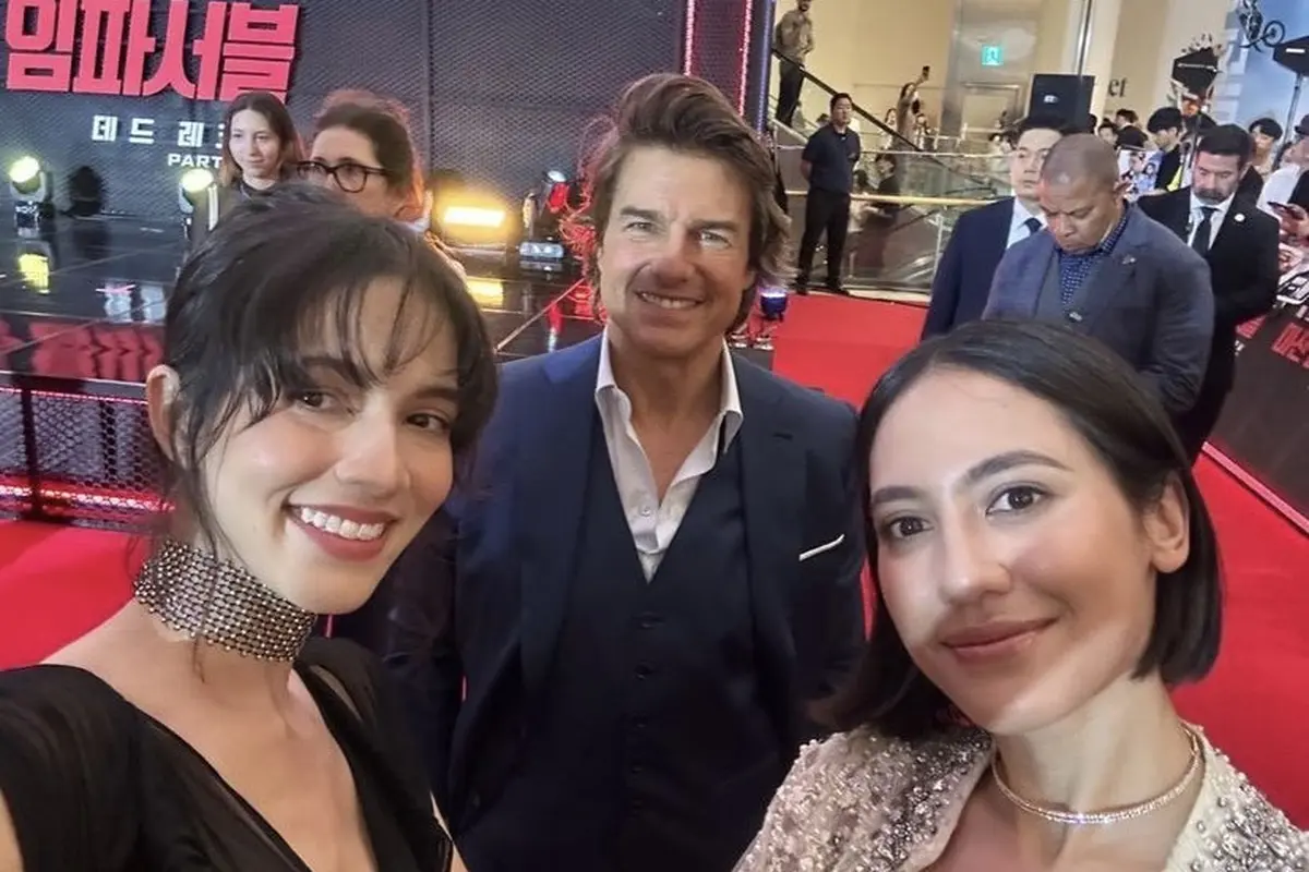 Pevita Pearce saat Bertemu Tom Cruise dan Artis Thailand Phuwin di Korea Selatan