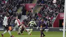 <p>Southampton sempat memperkecil skor lewat S Mara di menit ke-72 yang membuat skor jadi 1-3. (AP Photo/Frank Augstein)</p>