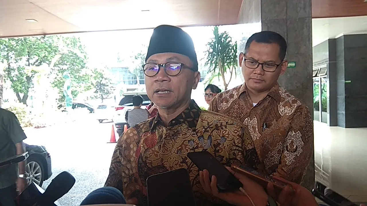Ketua Umum PAN sekaligus Pimpinan MPR Zulkifli Hasan membesuk Menko Polhukam Wiranto di RSPAD, Sabtu (12/10/2019).