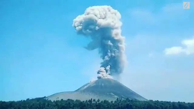 [Bintang] Gunung Anak Krakatau Meletus hingga 56 Kali