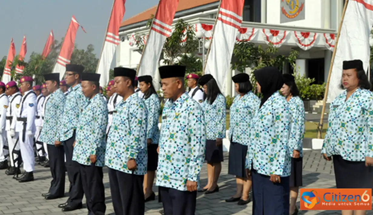 Citizen6, Sidoarjo: Prajurit Denmako Pasmar-1 memperingati HUT RI ke-67 di Lapangan Apel Mako Pasmar-1,Trian Moekijat, Jalan A. Yani No.1A, Gedangan Sidoarjo, Jum’at (17/8). (Pengirim: Budi Abdillah).