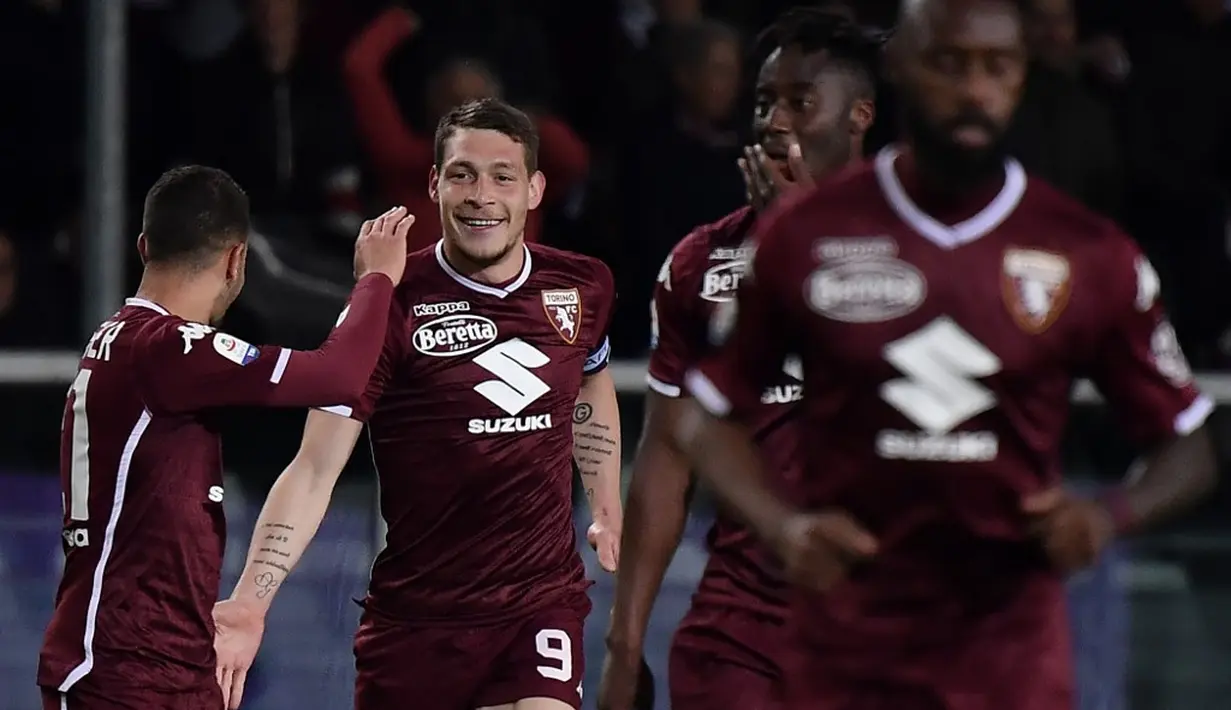 Selebrasi gol pemain Torino pada laga lanjutan Serie A yang berlangsung di Stadion Turin, Torino, Senin (30/4). AC Milan kalah 0-2 kontra Torino. (AFP/Marco Bertorello)