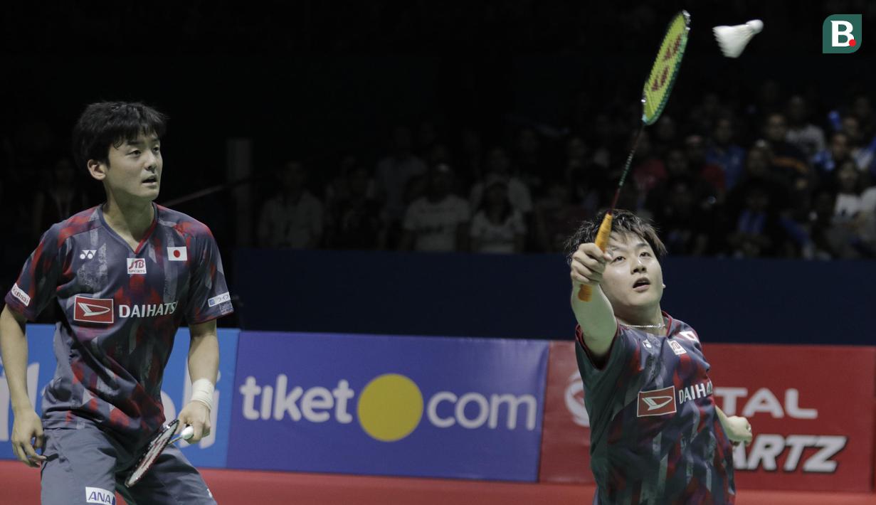 Pasangan Jepang, Takuto Inoue/Yuki Kaneko saat melawan Kevin Sanjaya/Marcus Gideon, pada final Indonesia Open di Istora Senayan, Jakarta, Minggu, (8/6/2018). Kevin/Marcus menang 21-13 dan 21-16. (Bola.com/M Iqbal Ichsan)