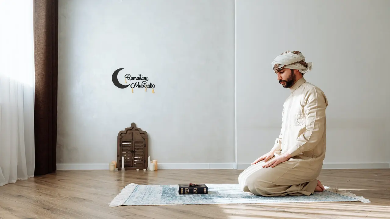 Ilustrasi ibadah di bulan Ramadan