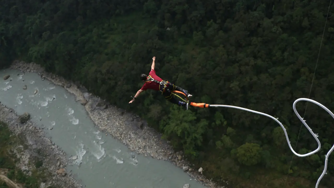 Ilustrasi Bungee Jumping (Unsplash)