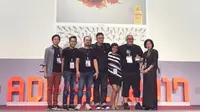 CEO Hakuhodo Indonesia Irfan Ramli (kedua dari kanan) bersama staf dalam ajang AdFest 2017 yang berlangsung di Pattaya pada 22 hingga 25 Maret 2017.