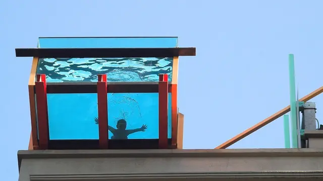 Hotel Ini Miliki Desain Kolam Renang yang Menggantung