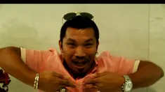 Komedian Mongol Stres ternyata sangat menggemari olahraga renang. Namun, pria asal Manado itu gelagapan saat berenang dengan gaya kupu-kupu.