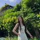 Lim Ji Yeon membagikan beberapa foto ootd saat berada di Bali. Ia tampil dengan setelan warna putih dari atasan bustier berkancing depan dipadukan celana pendek. [@limjjy2]