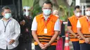Menteri Kelautan dan Perikanan non aktif, Edhy Prabowo bersiap menjalani pemeriksaan di Gedung KPK Jakarta, Jumat (4/12/2020). Sebelumnya, Edhy ditangkap dan ditahan KPK sebagai tersangka kasus dugaan suap penetapan calon eksportir benih lobster pada Rabu (25/11). (Liputan6.com/Helmi Fithriansyah)