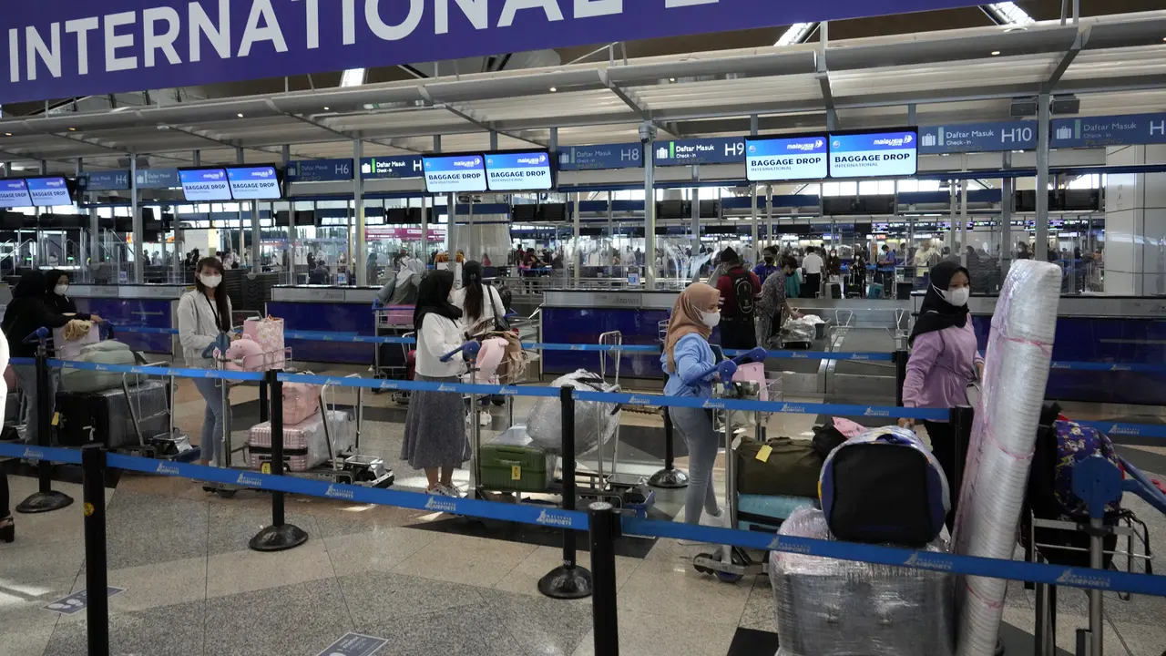FOTO: Malaysia Buka Perbatasan, Orang Asing Boleh Masuk Tanpa Karantina