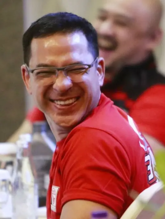Salah satu sahabat Ari Wibowo, Lianto Wongso juga mengungkap fakta baru tentang panasnya persaingan antar model pada saat itu. Di mana mendiang Adjie tidak terima jika sorak penonton lebih ramai saat sosok Ari Wibowo yang keluar.(Instagram/ariwibowo_official)
