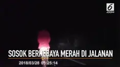 Para pengendara merekam munculnya sosok berkebaya merah saat tengah malam di sebuah jalanan sepi. Namun insiden ini menjadi kontroversi oleh warganet.