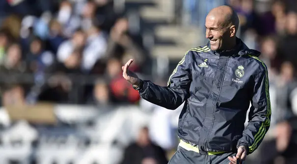 Pelatih Real Madrid, Zinedine Zidane adalah  keturunan Aljazair, orang tuanya Smail dan Malika berimigrasi ke Paris sebelum perang Aljazair, Zidane memilih untuk membela Timnas Prancis.  (AFP/Gerard Julien)