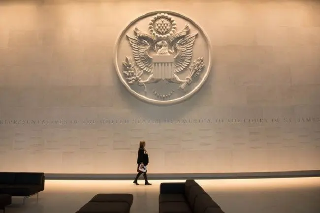 Interior megah dari Kedutaan Besar Amerika Serikat di London, Inggris (foto: Business Insider)