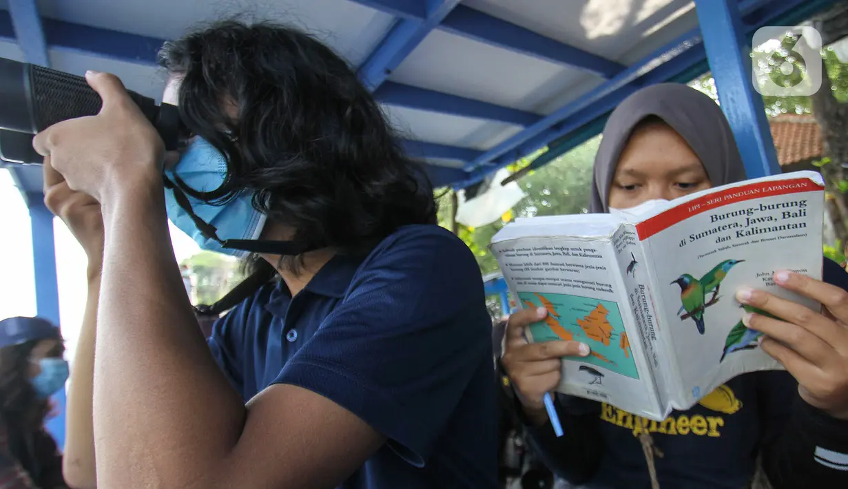 Tahun ini Hari Burung Migrasi Sedunia mengusung tema Sing, Fly, Soar – like a bird! Tema yang mengajak warga dunia untuk ikut “berkicau, terbang, dan terus menjulang” menyuarakan kepedulian kepada burung migran dan habitatnya. (Liputan6.com/Fery Pradolo)