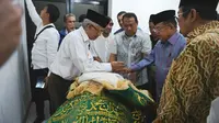 Wakil Presiden Jusuf Kalla melayat AM Fatwa di Rumah Sakit MMC Jakarta (foto: setwapres)