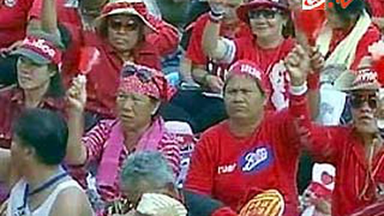 Kaus Merah Kembali Turun ke Jalan