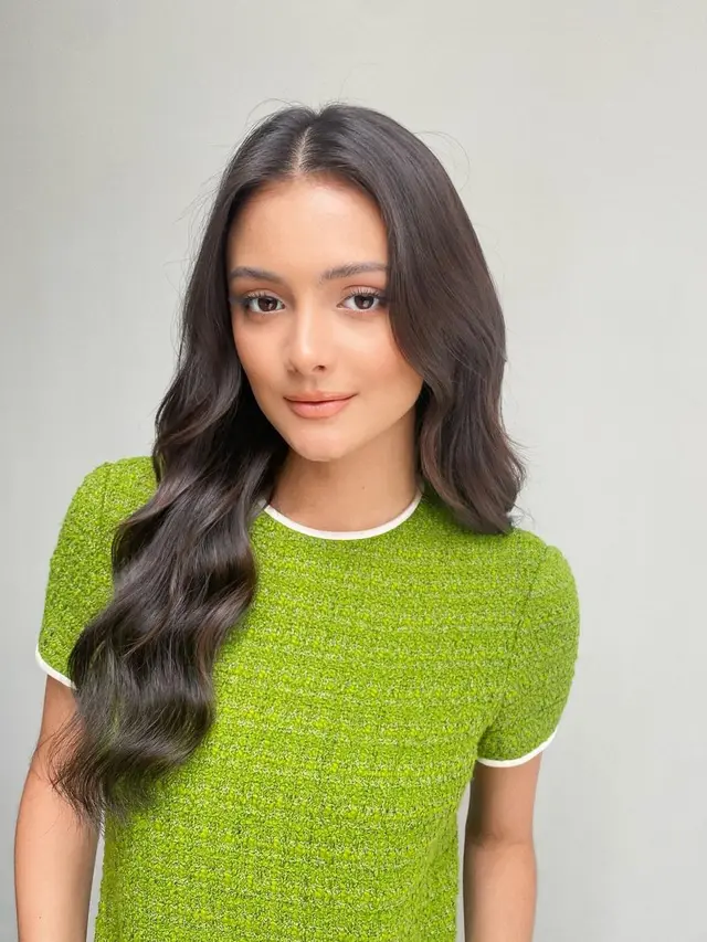 6 Gaya Artis Dipulas Soft Glam Makeup Look, Syifa Hadju hingga Azizah Salsha