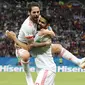 Gelandang Spanyol, Isco, merayakan gol yang dicetak Diego Costa ke gawang Iran pada laga grup B Piala Dunia di Kazan Arena, Kazan, Rabu (20/6/2018). Spanyol menang 1-0 atas Iran. (AP/Frank Augstein)