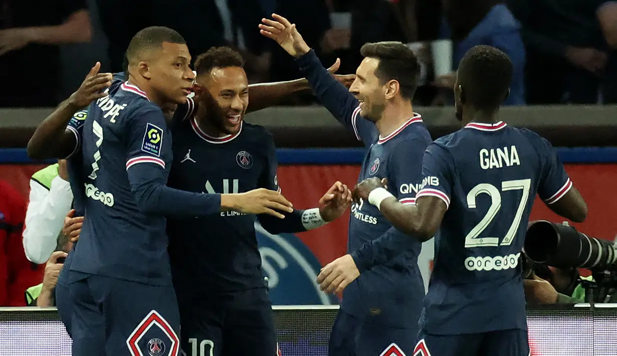 PSG yang unggul 12 poin dari Marseille menurunkan formasi terbaiknya, termasuk Trio MNM, Lionel Messi, Neymar dan Kylian Mbappe. (AFP/Thomas Coex)