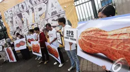 ICW memperingatkan anggota legislatif untuk berperan aktif dalam upaya pemberantasan korupsi dan mengutamakan kepentingan rakyat, Senayan, Jakarta, Selasa (9/12/2014). (Liputan6.com/Faizal Fanani)