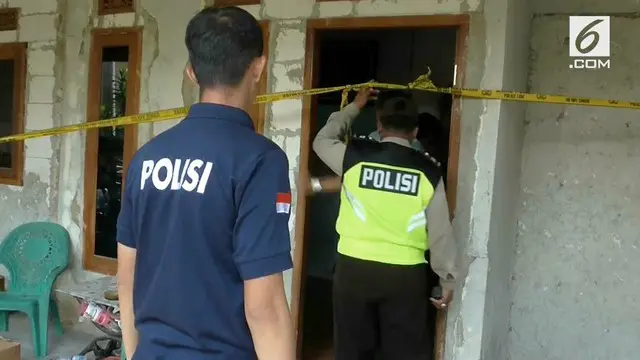 Polisi menggelar olah tempat kejadian perkara kasus pembunuhan satu keluarga di Tangerang Banten.