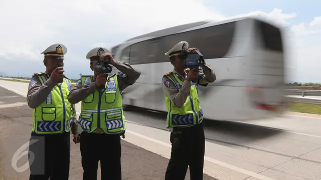 20151214-Tekan angka kecelakangan, Polisi Gunakan Speed Gun