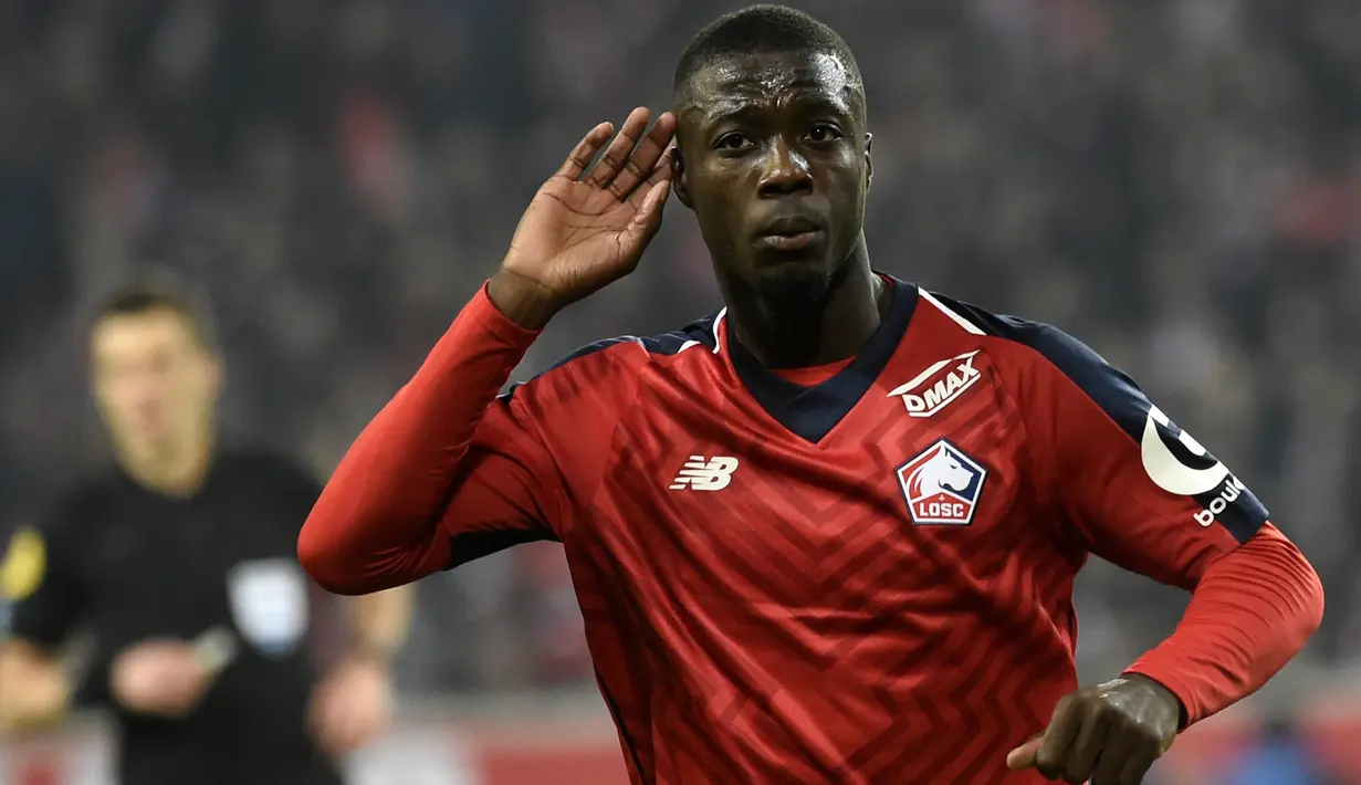 Penyerang Lille, Nicolas Pepe berselebrasi usai mencetak gol ke gawang Olympique Lyon pada pertandingan Liga Prancis di Stadion Pierre Mauroy di Villenueve d'Ascq pada 1 Desember 2018. (AFP Photo/Francois Lo Presti)