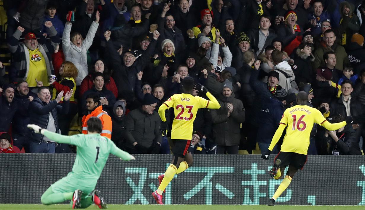 Gelandang Watford, Ismaila Sarr, melakukan selebrasi usai membobol gawang Liverpool pada laga Premier League di Stadion Vicarage Road, Sabtu (29/2/2020). Watford menang 3-0 atas Liverpool. (AP/Alastair Grant)
