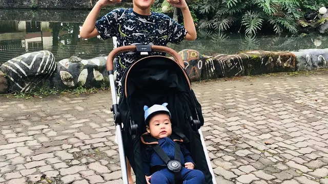 6 Potret Arsen Momong Anak Rifky Balweel dan Biby Alraen, Bak Adik Kandung