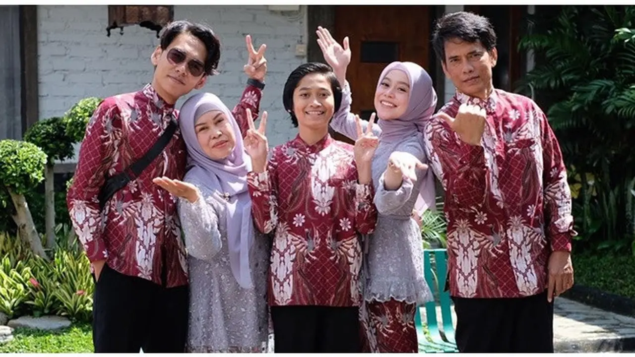 Jarang Tersorot, Ini 6 Momen Kebersamaan Lesty Kejora dan Keluarga